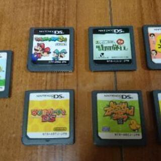 DSi×2、ソフト16本(どうぶつの森、攻略本あり)の画像