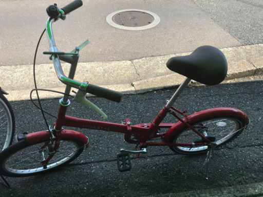 赤の折り畳み自転車