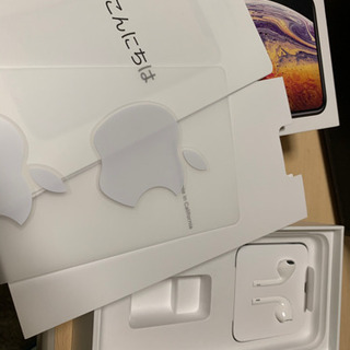 iPhoneXsMax64G 箱と純正イヤホン（未使用品）の画像