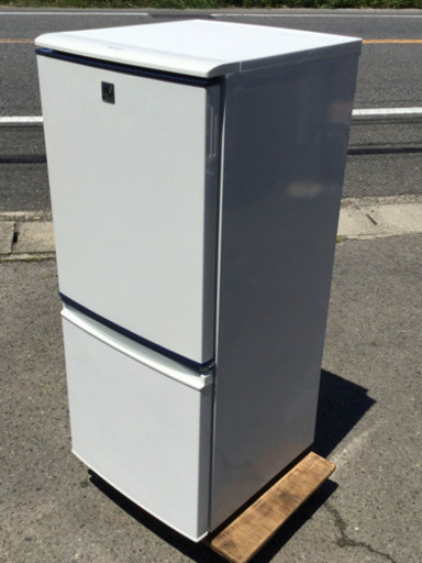 中古　2011年製　2ドア冷蔵庫　137L   幅48　　奥行59　　高さ112.5　 （ｃｍ）　　ホワイト系　ブルーライン　シャープ