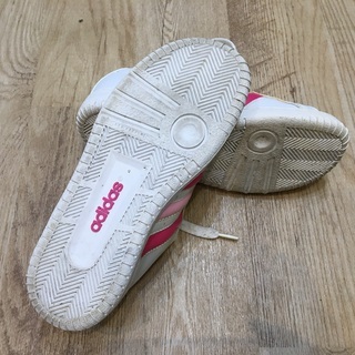 アディダス スニーカー 772246 サイズ22.5cm ピンク×ホワイト の画像