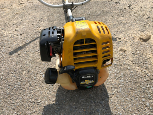 ロビン4スト刈払い機