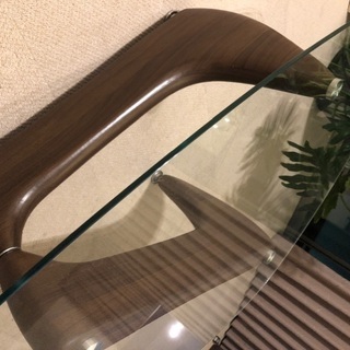 おしゃれな木×ガラステーブルの画像