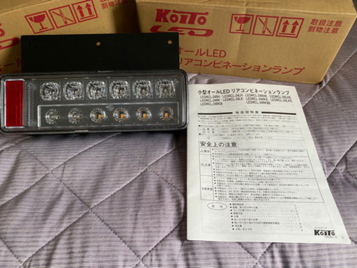 小糸　KOITO　小型オールＬＥＤリアコンビネーションランプ　Ｂタイプ