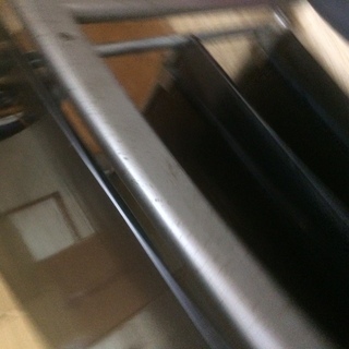 ガラス製TV台の画像
