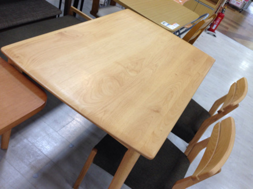 取りに来れる方限定！ニトリのベンチダイニング4点セットです！