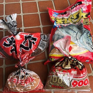 お取引終了 クロダイ釣の餌たくさん（保管きれい・気長に待ちます）の画像