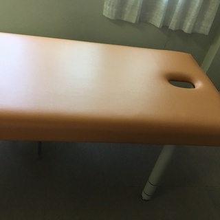 【お取引中】マッサージベッド　施術ベッド（高田ベッド製品）