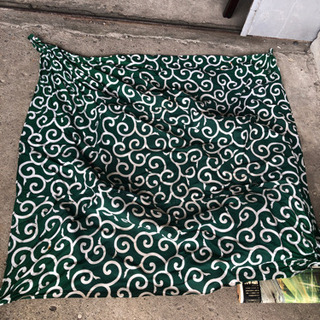 風呂敷　130×130cmおおよそ