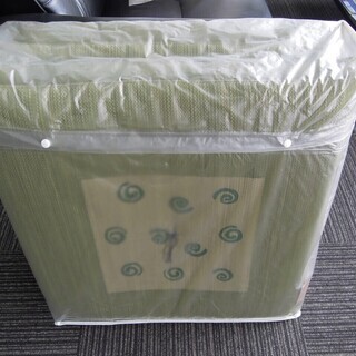 未使用 い草 100％ 座布団 うずまき 55×55cm 若草色 ISETAN 4枚【A06D06】の画像