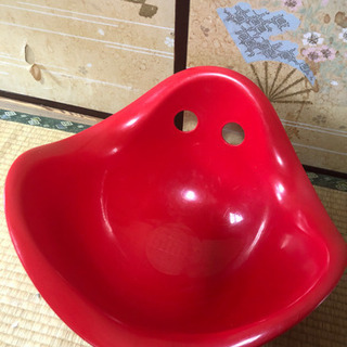 幼児ビリボ　赤　椅子のような遊び道具