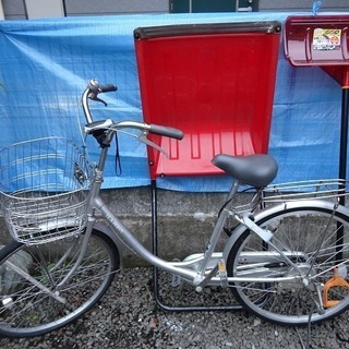 自転車・石油ファンヒーター・一輪車・スノーダンプ・植木鉢・アルミ脚立　一式の画像