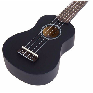 新入荷　上品なマホガニー材　ソプラノウクレレ 初心者セット（ソフトケース＆チューナー付き　おしゃれな黒ボディーの画像