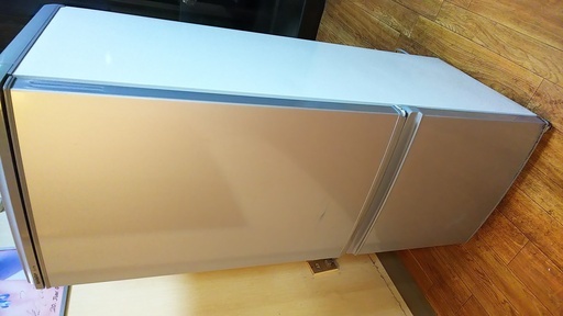 [まだまだ] の 年式は古いけど シャープ１６５Ｌ  ノンフロン冷凍冷蔵庫。 お探しの方に