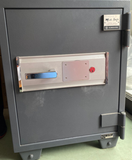 クマヒラ金庫　　鍵付き