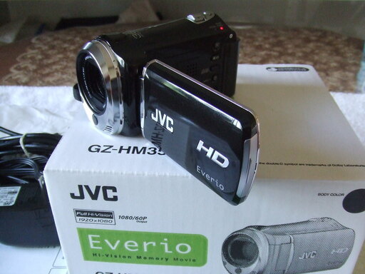 ビデオカメラ、ムービーカメラ JVC HD Everio GZ-HM350