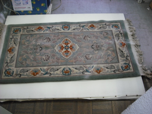 高級敷物　玄関マット　手織り段通　ｗ１２０－１２０段　グリーン　ウール100％、1枚限り、家具卸廃業展示未使用品。  永年使用出来る財産敷物です。