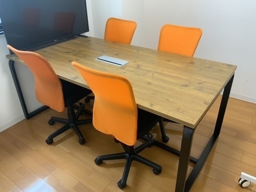 （超美品）お洒落　会議用テーブル 配線ボックス付き 幅1800×奥行900×高さ720mm
