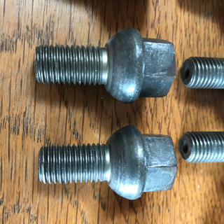 フォルクスワーゲンゴルフ１の純正ホイールボルト及びホイールボルトキャップ各１６個売りますの画像