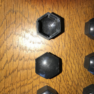 フォルクスワーゲンゴルフ１の純正ホイールボルト及びホイールボルトキャップ各１６個売りますの画像