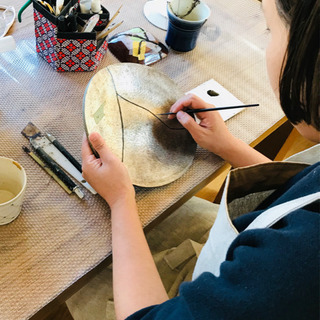  室町時代から伝わる伝統的な金継ぎを気軽に体験できるワークショップの画像