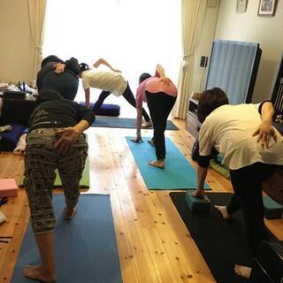 ヨガ教室   AZ YOGA  初心者からシニア、マタニティヨガもの画像
