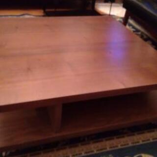 セレブでオシャレなテーブルの画像