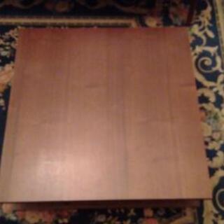 セレブでオシャレなテーブルの画像