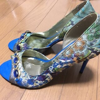 [未着用新品] オープントゥ 刺繍 ハイヒール Carlos santana サイズ8(6/28まで)の画像