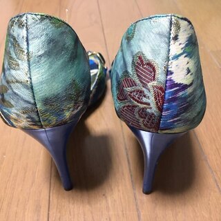 [未着用新品] オープントゥ 刺繍 ハイヒール Carlos santana サイズ8(6/28まで)の画像