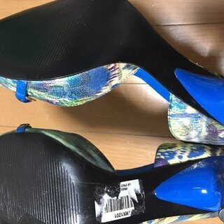 [未着用新品] オープントゥ 刺繍 ハイヒール Carlos santana サイズ8(6/28まで)の画像