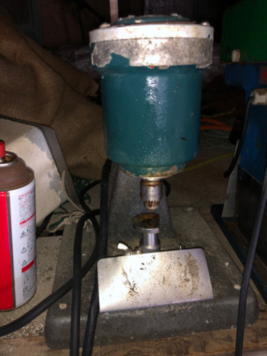 ほたて穴あけ機1