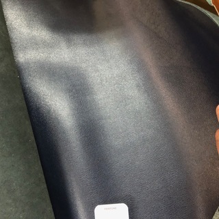 【手作り革小物に！相場1/5以下　本革半裁】の画像