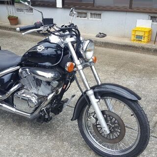 SUZUKIイントルーダ―250LC