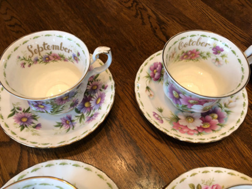 コーヒーカップ　ROYAL ALBERT（1〜12月花柄）