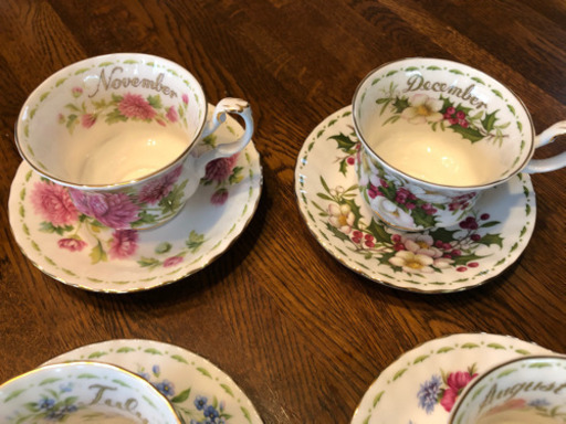 コーヒーカップ　ROYAL ALBERT（1〜12月花柄）