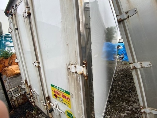 間仕切り付き【希少】2トン箱　コンテナ　物置　倉庫　アルミ箱　格安提携先運送会社あり　北海道江別市発　引き取り大歓迎