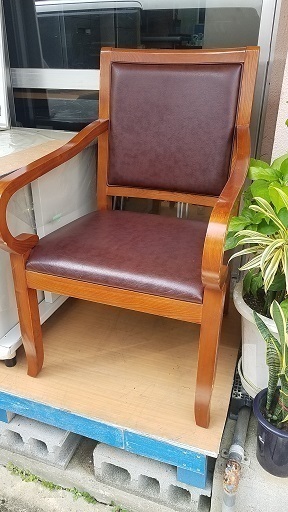 しっかりした　大きなイス