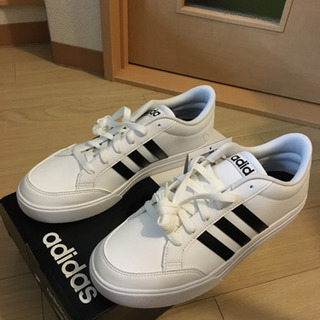 アディダス  スニーカーの画像