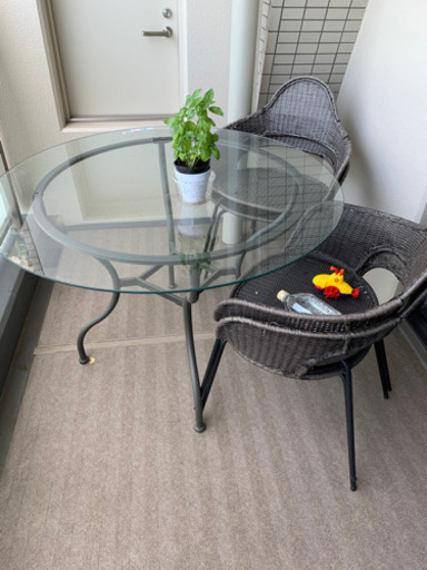 お庭やベランダで使える！机と椅子セット