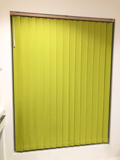 【使用歴浅】両開きバーチカルブラインド ライトグリーン