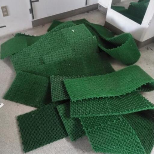 プラスチック　芝生？　本日限定。