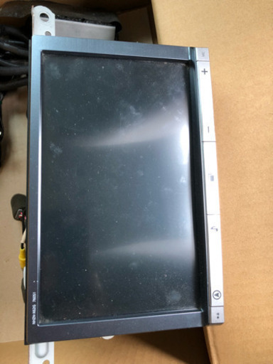 ８インチ ３０プリウスに付いていたカーナビ