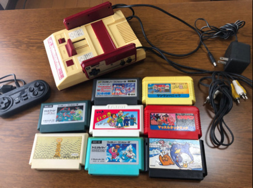 ファミコン本体とカセットのセット