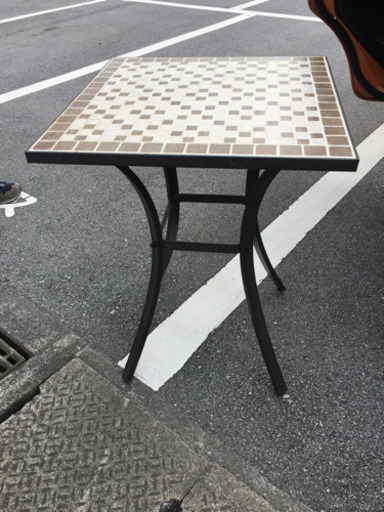 ベランダ、屋外用テーブル