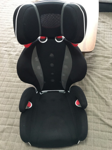 ⭐︎お譲り先決まりました⭐︎エールべべのジュニアシート