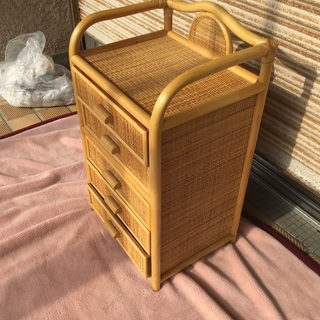 籐の5段チェストの画像