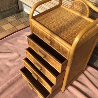 籐の5段チェストの画像