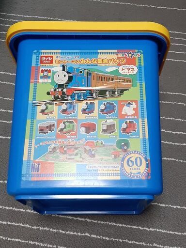 ミニトーマスみんな集合バケツとパトカーなど　ブロック