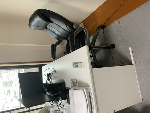 渋谷　仕事用のデスクと椅子のセット　2セットございます